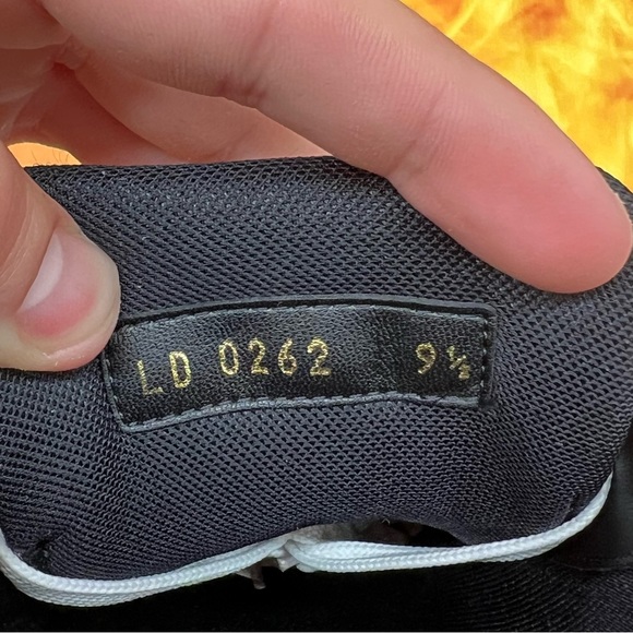 Louis Vuitton trainer low LV size 9.5/11 mens - Picture 11 of 11